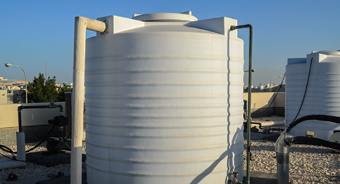 خزانات المياه للأسر المتعففة